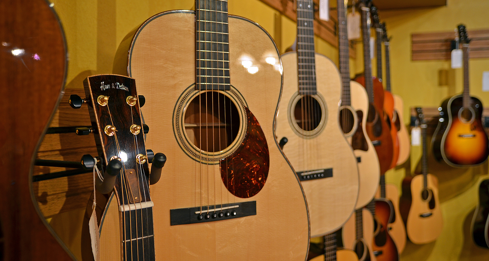 Photo: https://downhomeguitars.com/ 2013_1212_Frankfort_DownHomeGuitars_021600x855.jpg